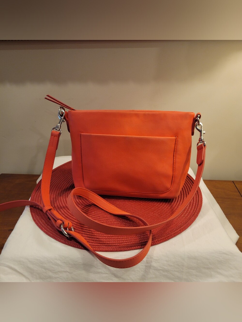 👜UNIVERSAL THREAD~ Orange Crossbody Shoulder Bag